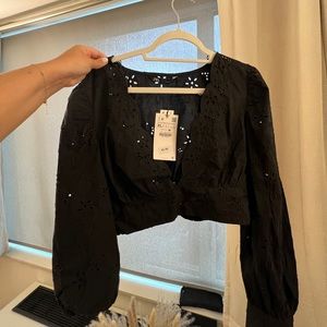 NEVER WORN ZARA EYELET CROPPED LONG SLEEVE BLOUSE